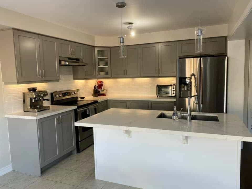 Burlington & Oakville Cabinet Painting | Platinum Pro, cabinet and countertop installation in Burlington, image 3