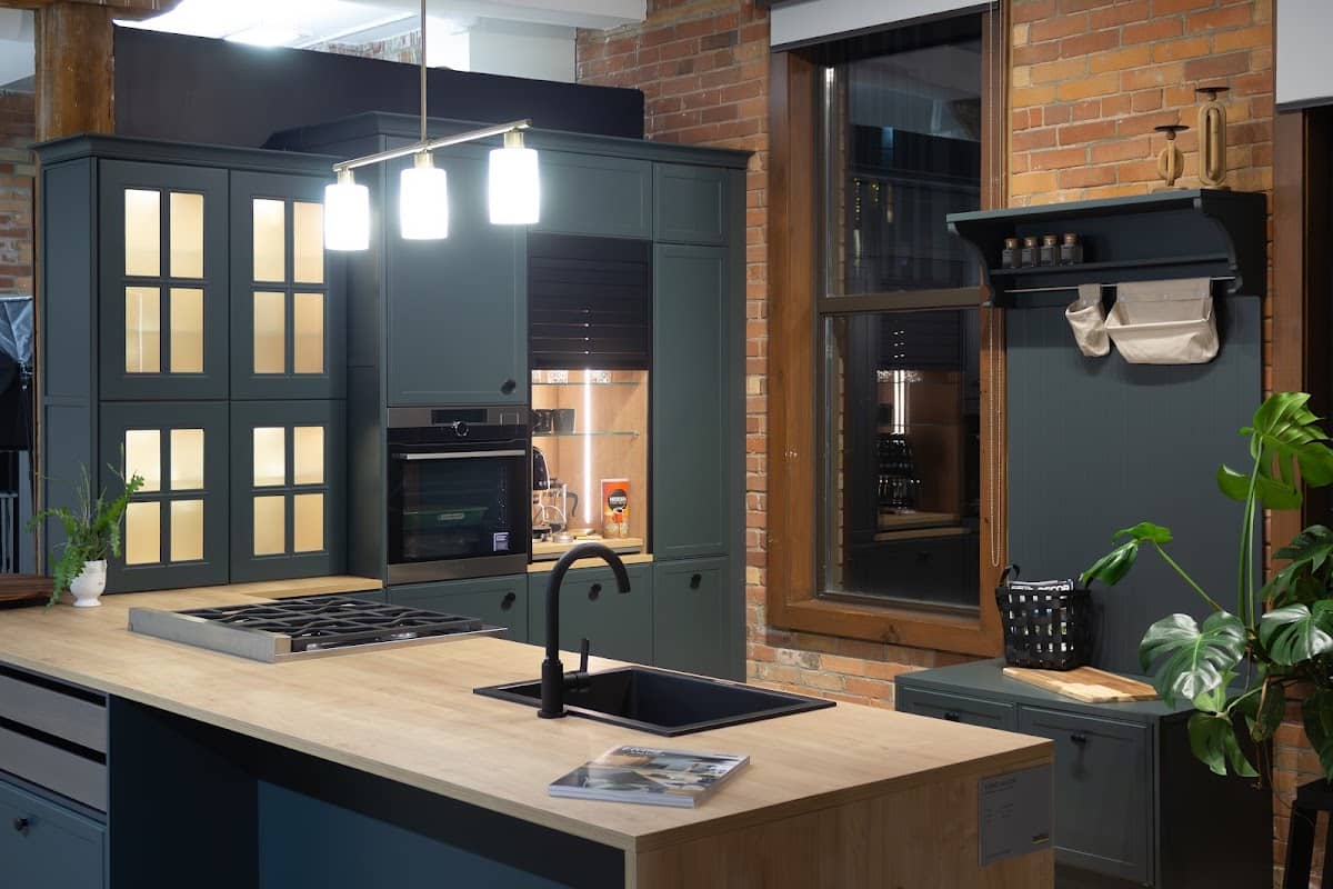 ESTHETEAK: Modern Kitchen Cabinets & Sliding Door Closets(Wardrobes) Store in Toronto, cabinet and countertop installation in Corktown