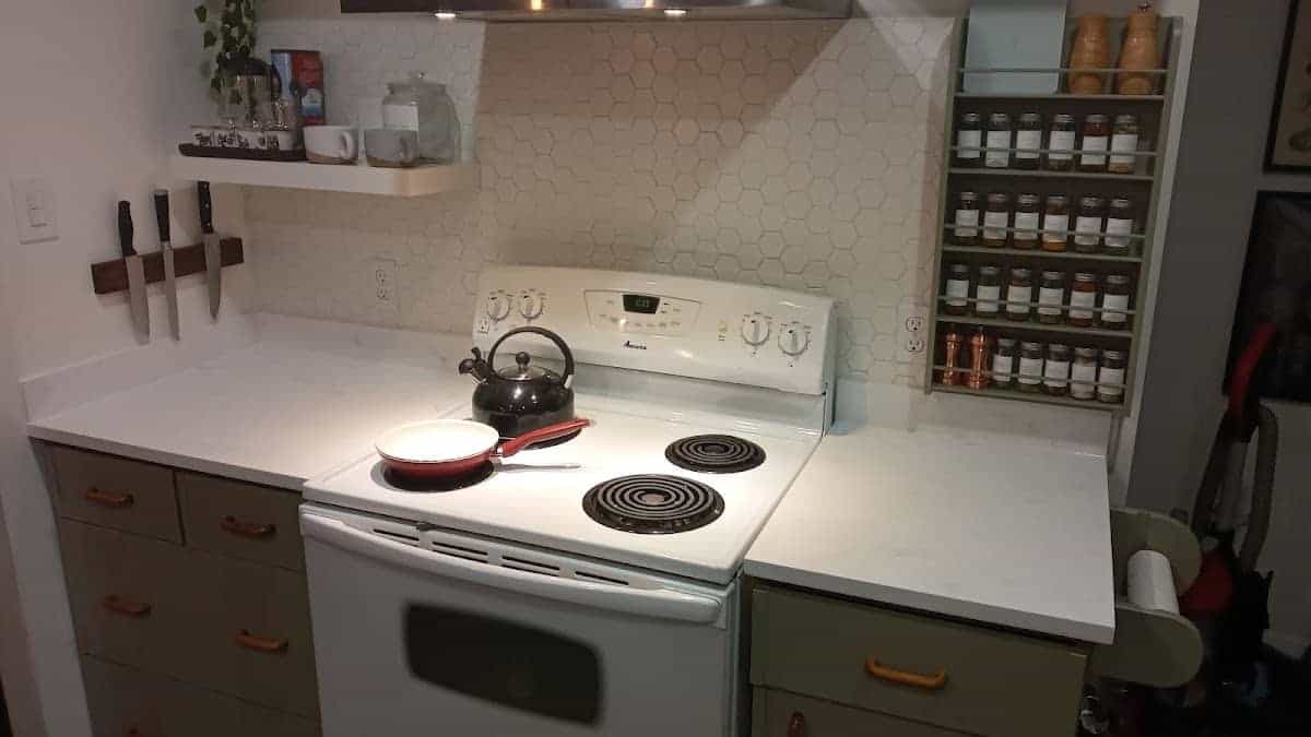 HardFlex Solid Surfaces, kitchen renovation in Mississauga, image 2