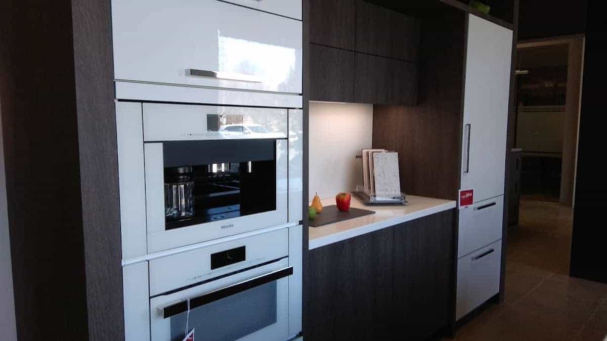 Irpinia Kitchens Factory Head Quarters, cabinet and countertop installation in Richmond Hill, image 3