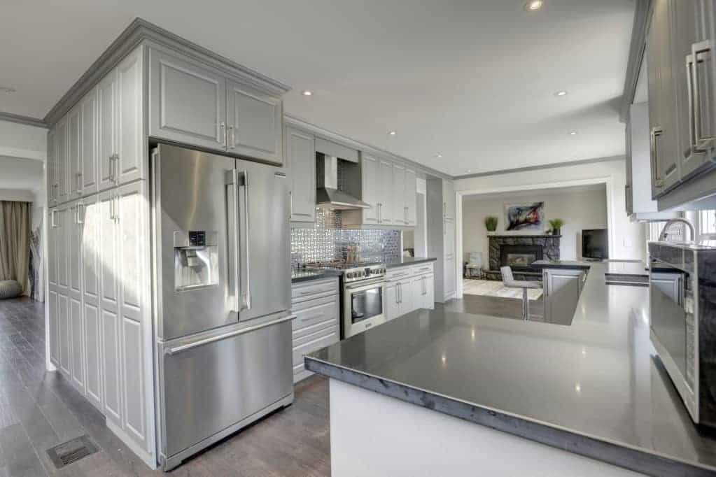 Manny Kitchen Cabinets & Vanities, cabinet and countertop installation in Brampton, image 3