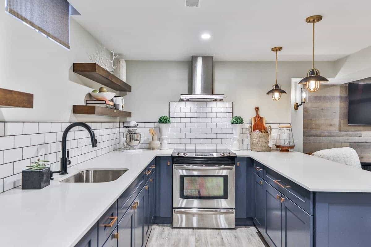 Rob's Quality Construction Corporation Inc, kitchen renovation in Burlington, image 3